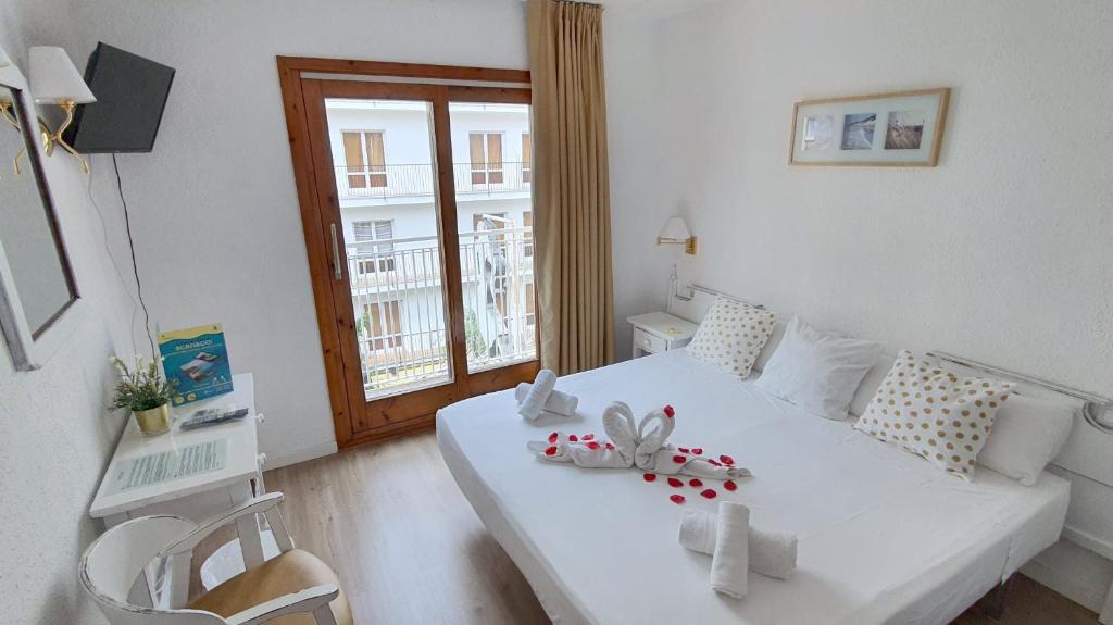Postel nebo postele na pokoji v ubytování Hotel Mireia