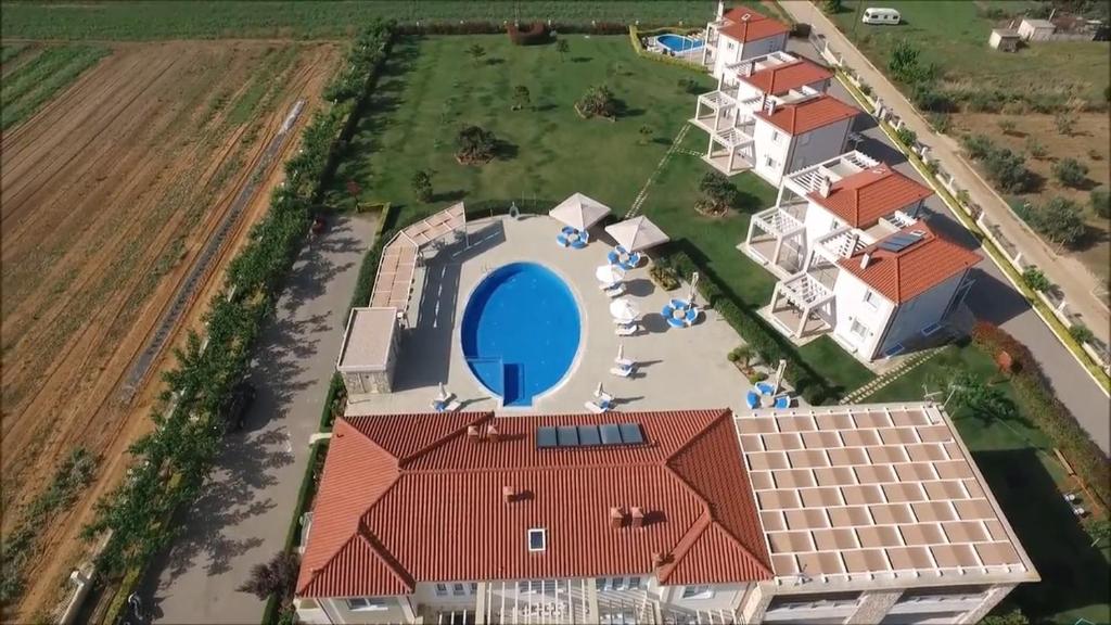 Bazén v ubytování Antonios Village Hotel & Apartments nebo v jeho okolí