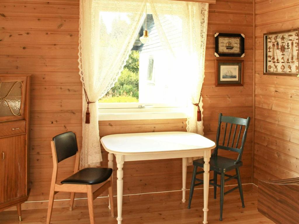 Fotografie z fotogalerie ubytování Five-Bedroom Holiday home in Kvenvær v destinaci Kvenvær