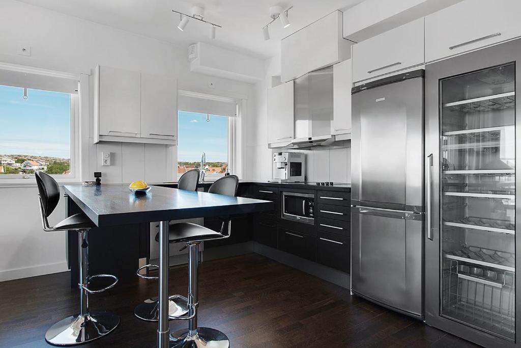 Dapur atau dapur kecil di Hotell Kungshamn Suites