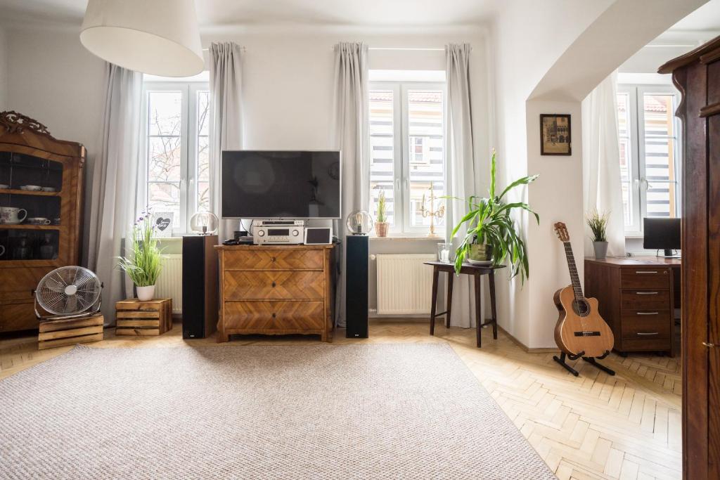 Televízia a/alebo spoločenská miestnosť v ubytovaní Old Town Heart VIII - Kościelna
