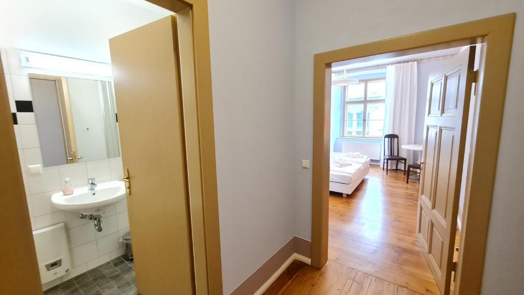 Koupelna v ubytování Hotel Cranach-Herberge City Centre
