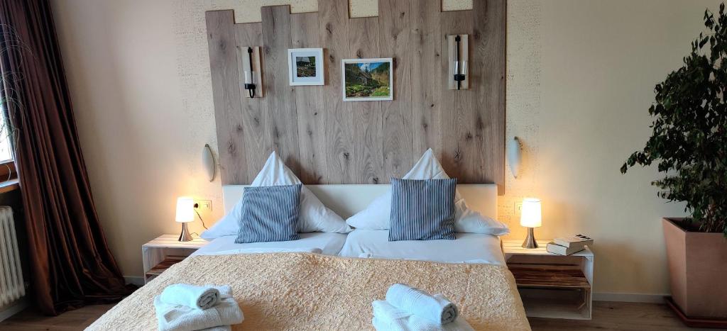 Postel nebo postele na pokoji v ubytování Hotel Restaurant Tomahawk
