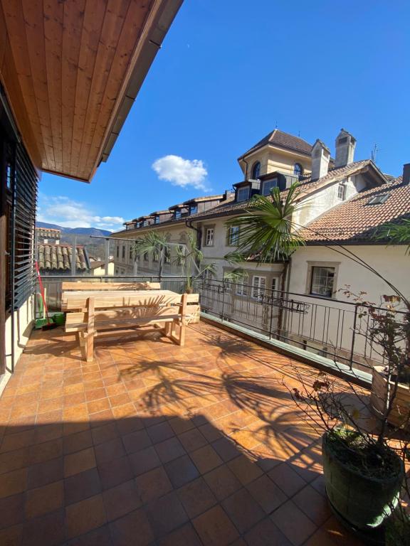 Balkon lub taras w obiekcie Goldengel Ferienwohnung im Herzen Kalterns mit einer Terasse zum verlieben