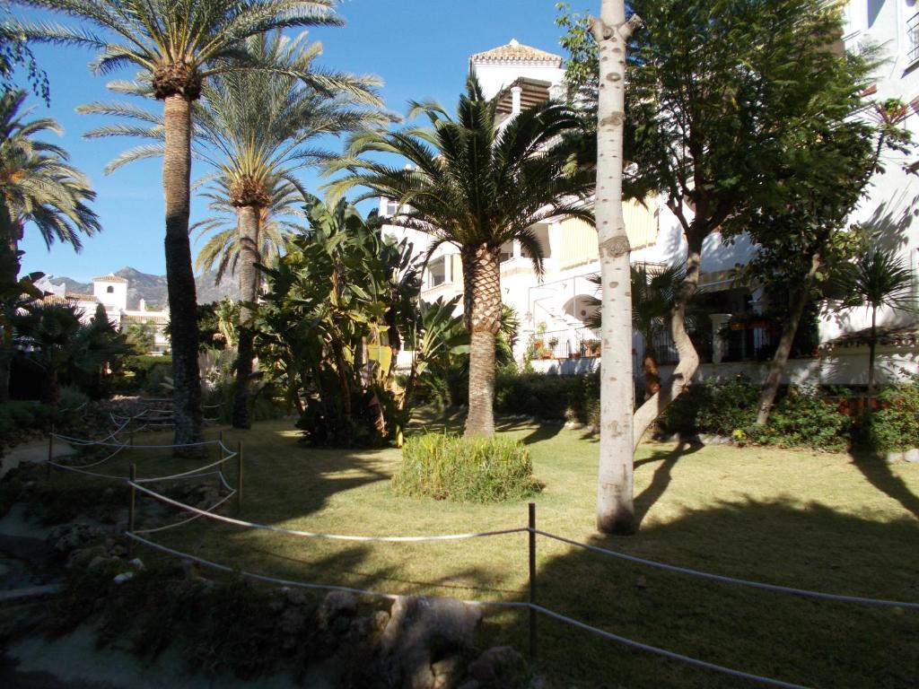 Vonkajšia záhrada v ubytovaní TIMON II, Luxury 3 bedroom Beachside Apartment