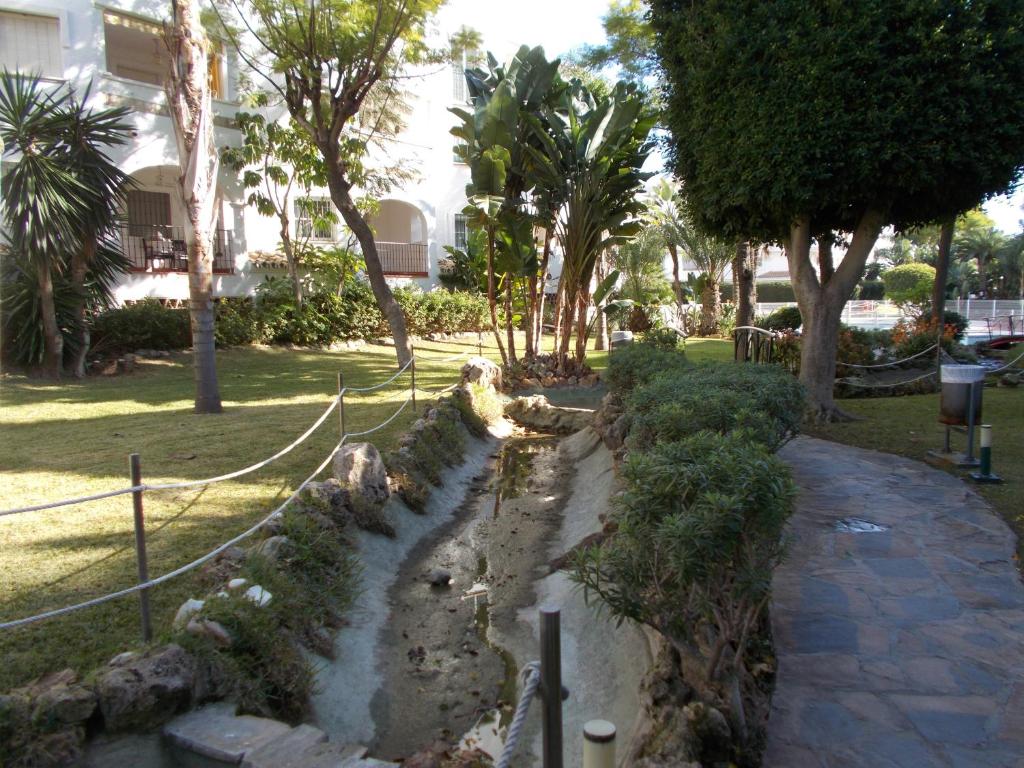 Vonkajšia záhrada v ubytovaní TIMON II, Luxury 3 bedroom Beachside Apartment