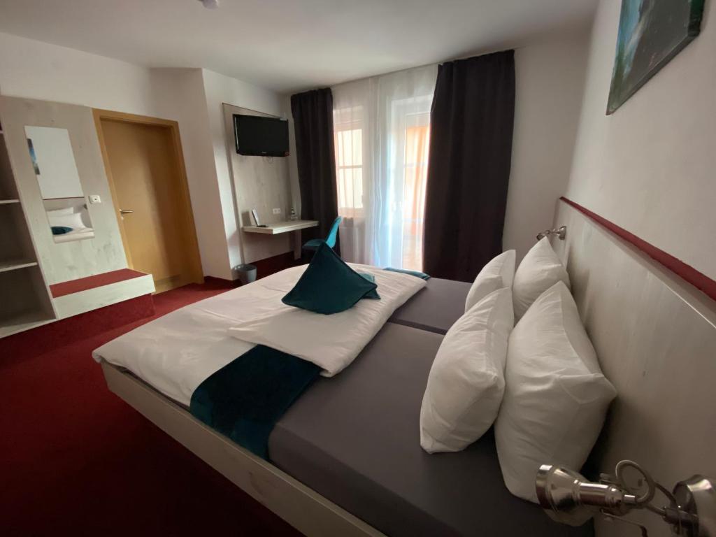 Postel nebo postele na pokoji v ubytování Hotel Wilder Mann
