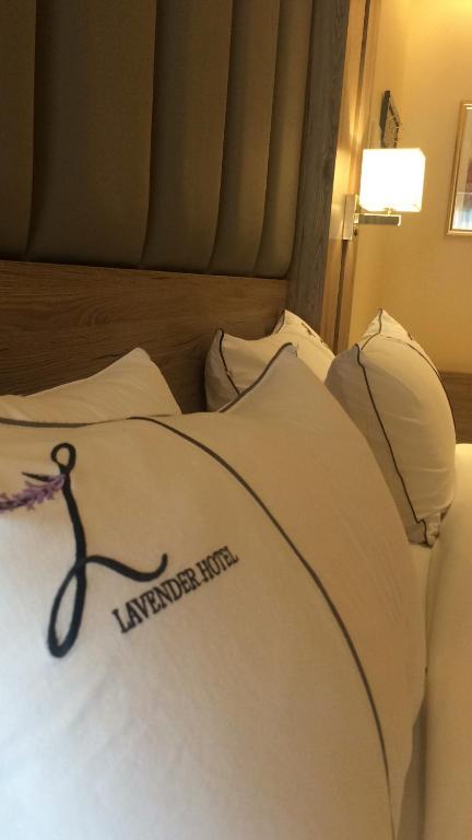 Postel nebo postele na pokoji v ubytování Lavender Serviced Apartments