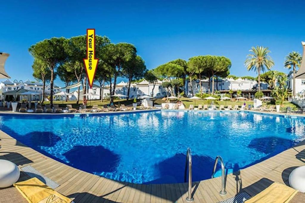 een zwembad in een resort bij Casa Kava Superior ApartHotel Resort Near Cabopino NO CAR NEEDED in Marbella