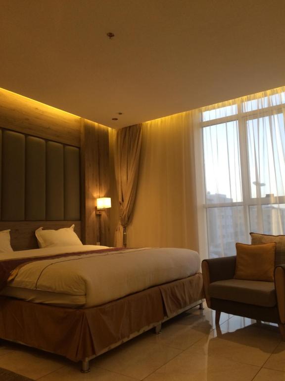 En eller flere senger på et rom på Lavender Hotel