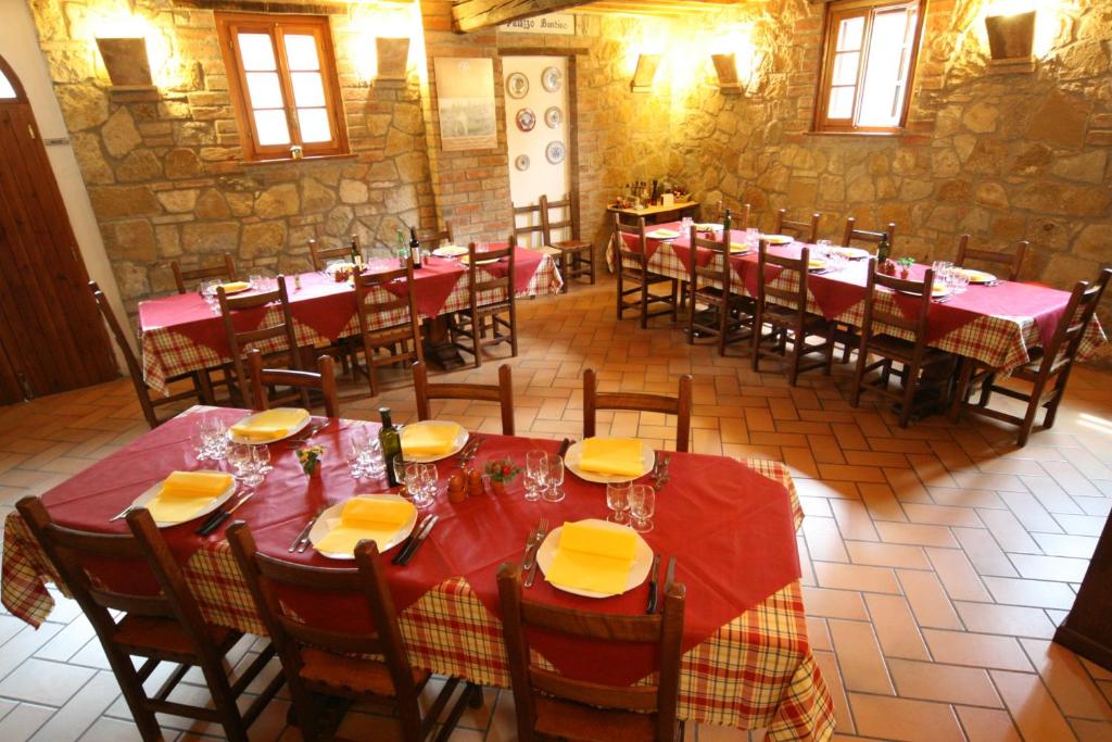 Reštaurácia alebo iné gastronomické zariadenie v ubytovaní Agriturismo Palazzo Bandino - Wine cellar, on reservation restaurant and spa