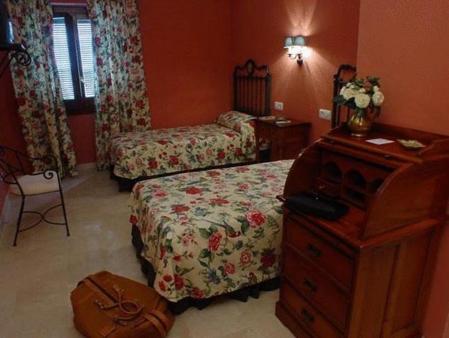 Postel nebo postele na pokoji v ubytování Hostal Emilia