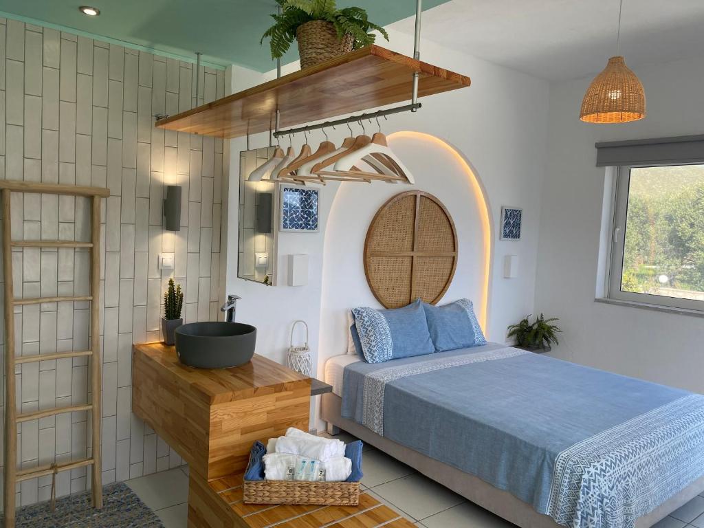 Łóżko lub łóżka w pokoju w obiekcie Marika Studios & Apartments