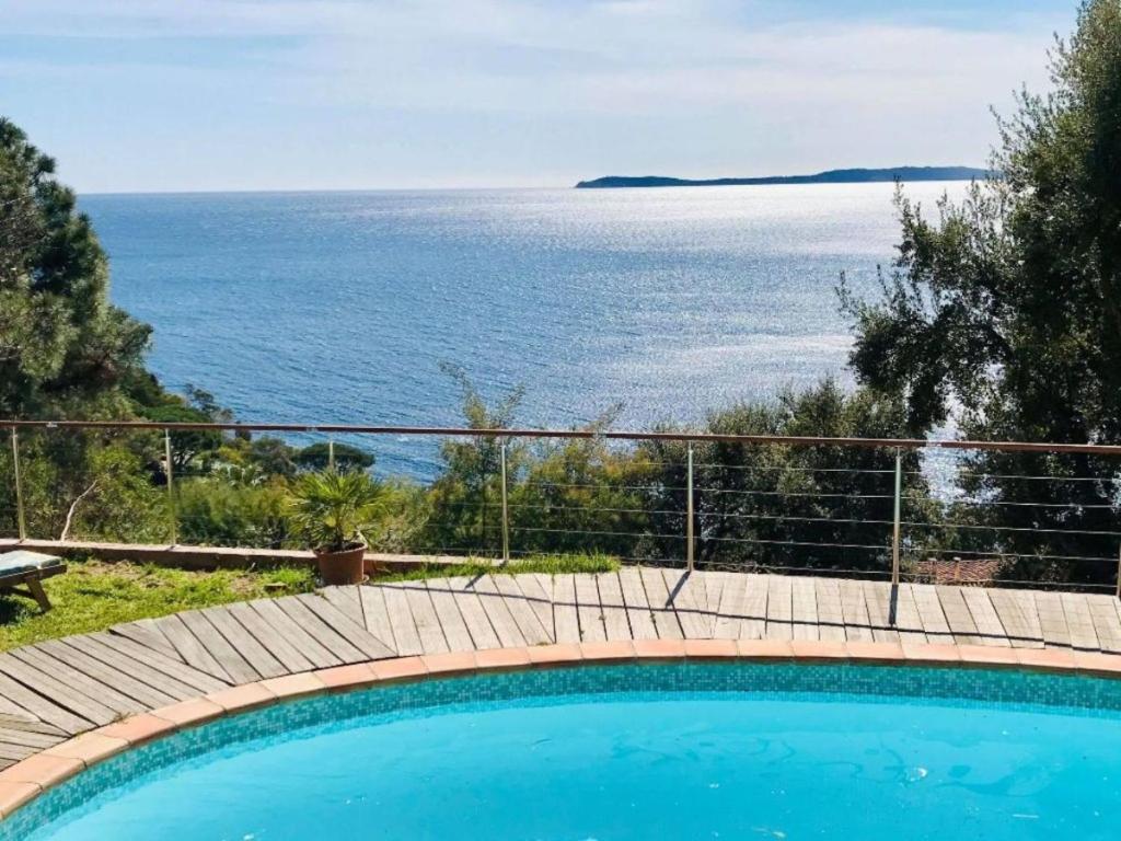 a swimming pool with a view of the ocean at Villa les Alizés in Rayol-Canadel-sur-Mer