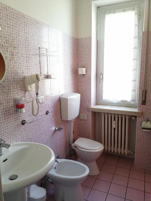 Koupelna v ubytování Hotel Serenella