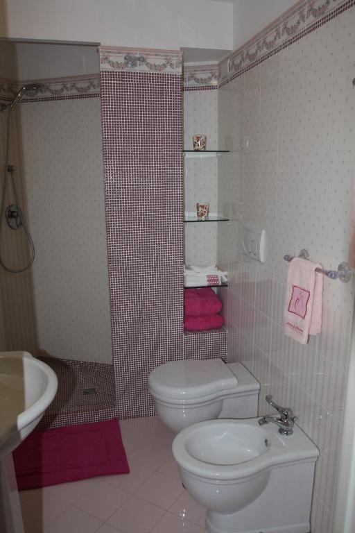 A bathroom at Bed and Breakfast Angolo Fiorito