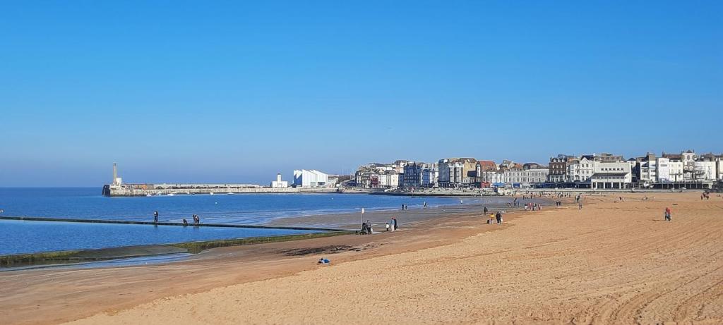 a group of people on a beach near the water at Westbrook Lodge Guest House in Margate