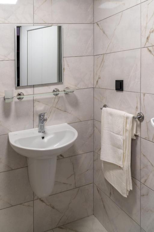 Koupelna v ubytování Elijah Hotel