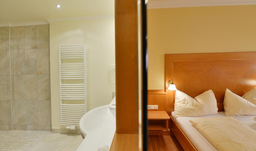 Postel nebo postele na pokoji v ubytování Genießerhof Haimer - Hotel Garni