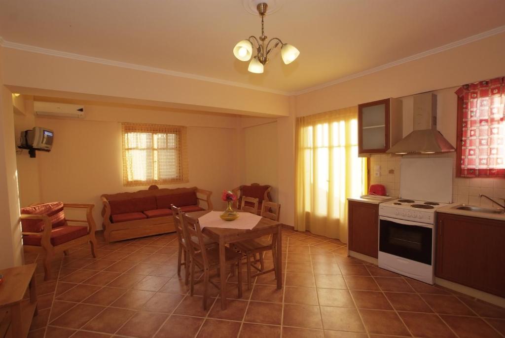 A kitchen or kitchenette at Irida