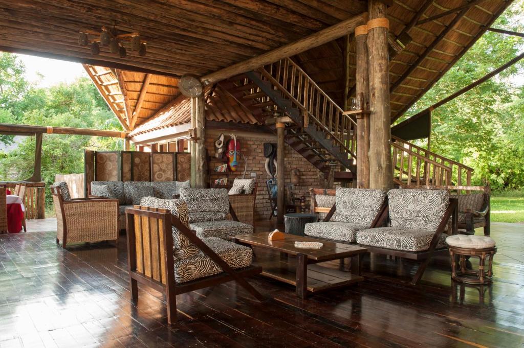 Posezení v ubytování Selous Kinga Lodge