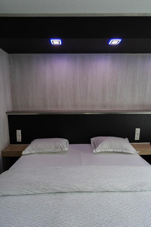 Hôtel La Rocade - Triple Room