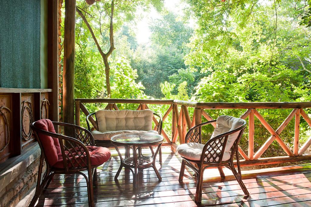 Balkón nebo terasa v ubytování Selous Kinga Lodge
