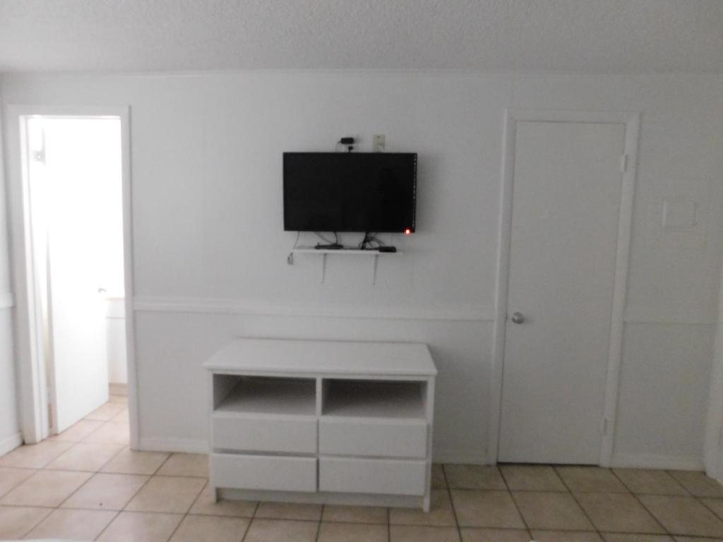 TV a/nebo společenská místnost v ubytování Kingsail Resort