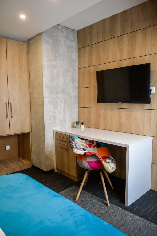 TV a/nebo společenská místnost v ubytování Garni hotel King