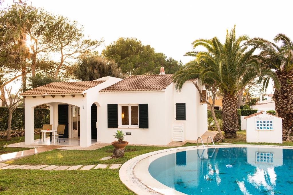 Sagitario Vista Playa II Apartamentos, Cala Blanca – Prezzi ...