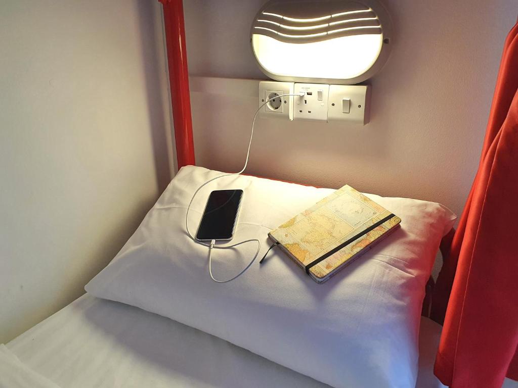 Postel nebo postele na pokoji v ubytování Galway City Hostel - Solo Traveller Hostel