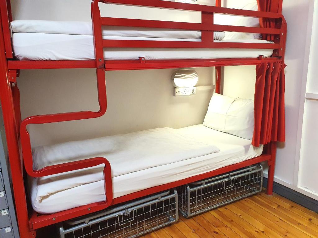 Postel nebo postele na pokoji v ubytování Galway City Hostel - Solo Traveller Hostel