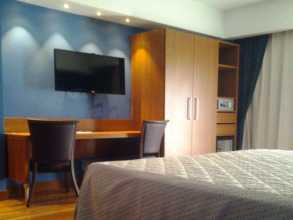 TV a/nebo společenská místnost v ubytování Catania International Airport Hotel