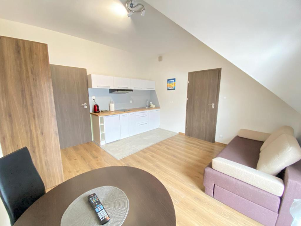 Kuchyňa alebo kuchynka v ubytovaní Dom Nad Brennica Pokoje i Apartamenty