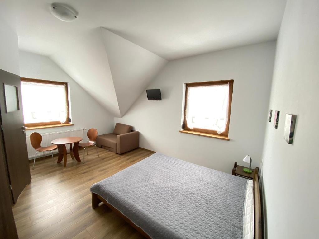 Posteľ alebo postele v izbe v ubytovaní Dom Nad Brennica Pokoje i Apartamenty