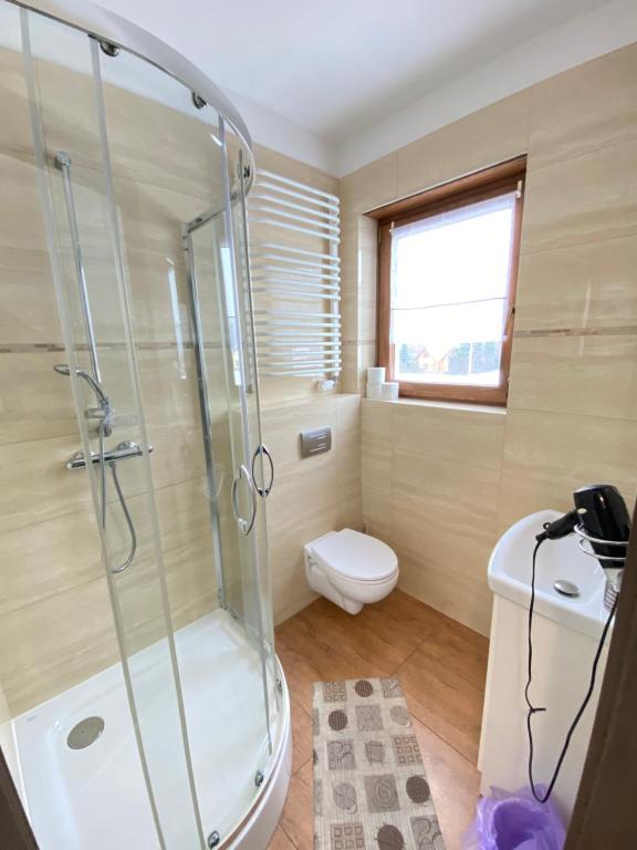 Kúpeľňa v ubytovaní Dom Nad Brennica Pokoje i Apartamenty