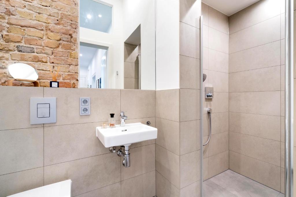 BENSIMON apartments Mitte/Wedding - Dört Yatak Odalı Daire - Balkonlu