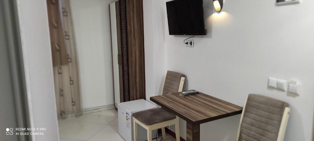 TV a/nebo společenská místnost v ubytování Hotel Heimli