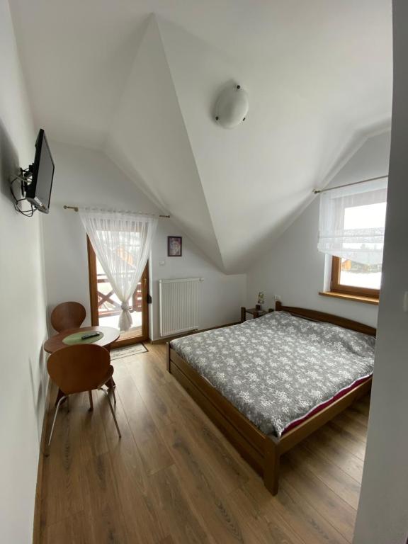 Posteľ alebo postele v izbe v ubytovaní Dom Nad Brennica Pokoje i Apartamenty