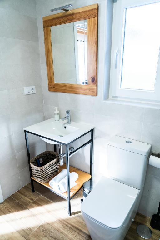 A bathroom at Apartamentos Las Secuoyas