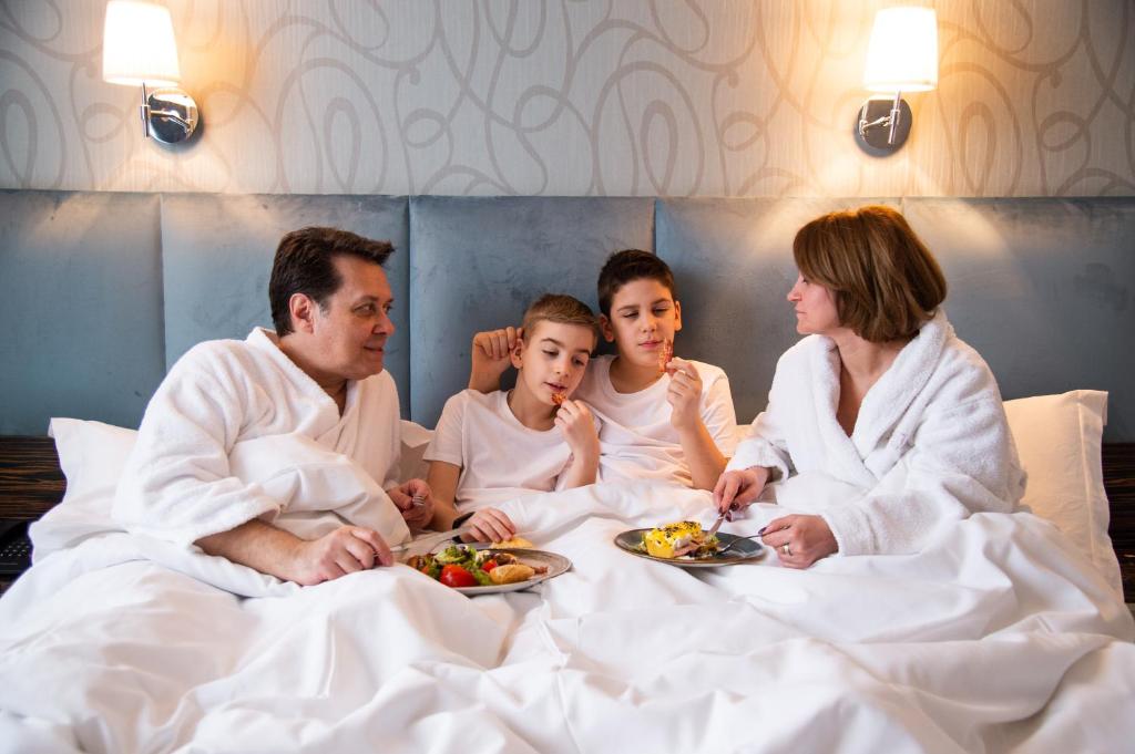 
Family Room (4 Adults)
