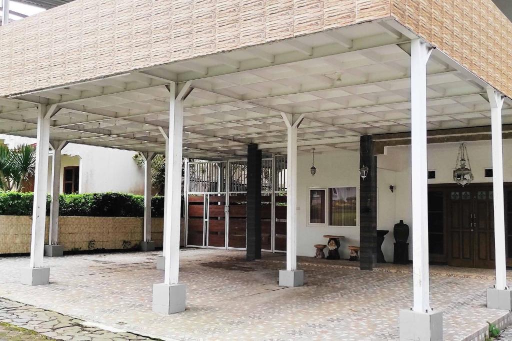 Exteriér nebo vchod ubytování Pertiwi Homestay Near Museum Angkut Batu Mitra RedDoorz