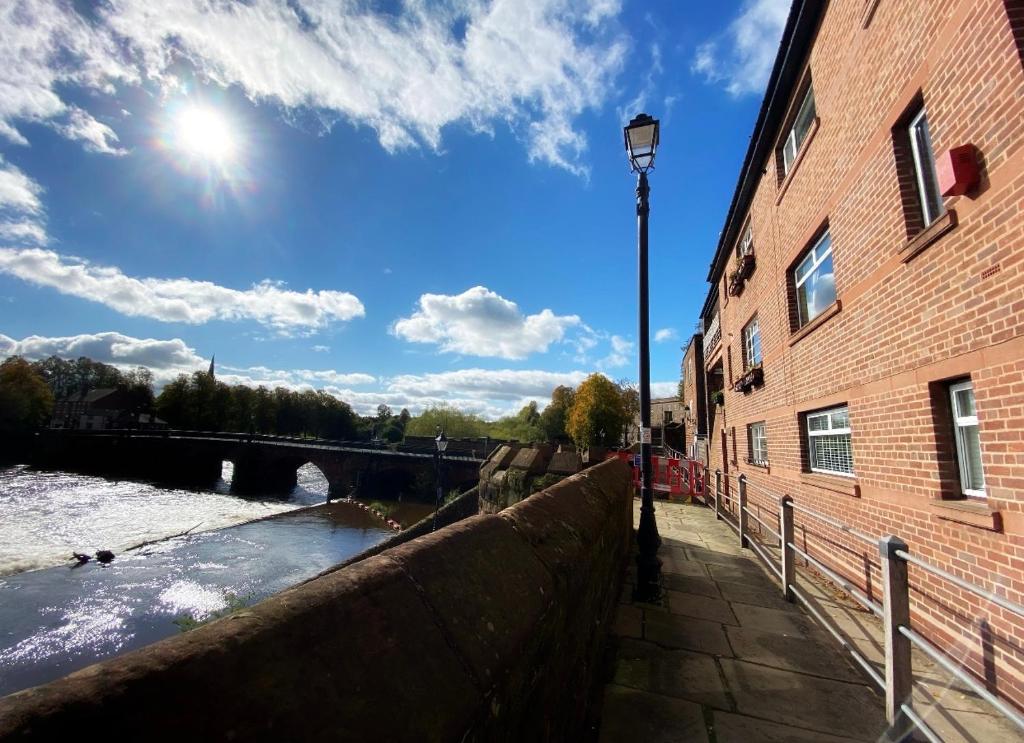 Foto de la galería de Chester City-Walls Overlooking River (Central Location) en Chester