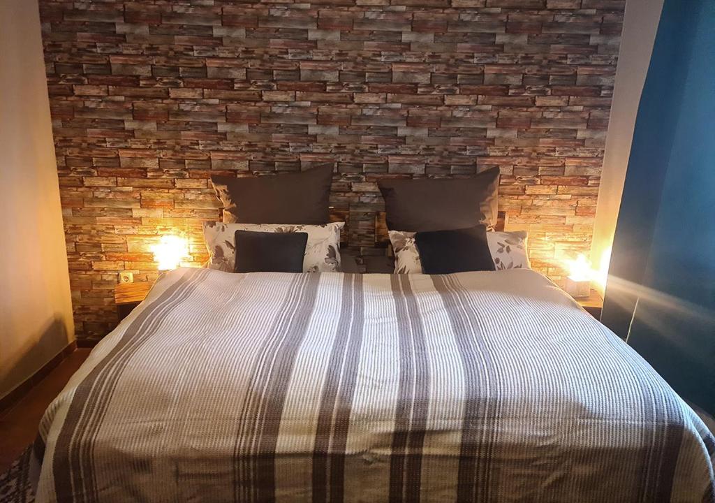 Postel nebo postele na pokoji v ubytování Hotel Geismarburg