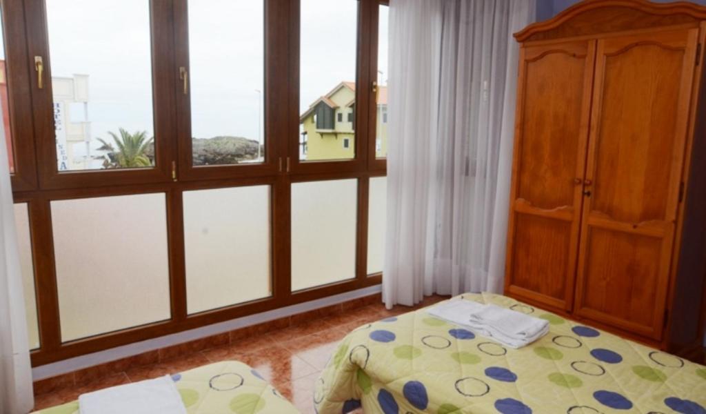 A bed or beds in a room at Apartamentos Pineda