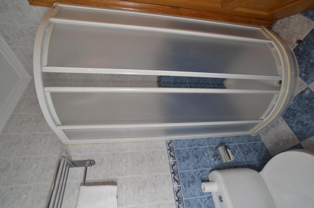 A bathroom at Apartamentos Pineda