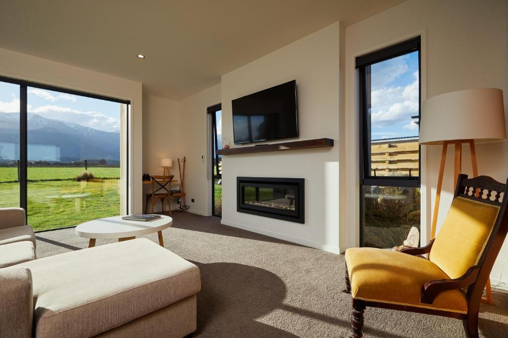 TV a/nebo společenská místnost v ubytování Glenburn Coastal Retreat