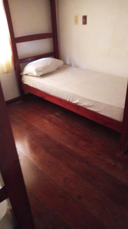  CASA AMPLA E AREJADA.EXCELENTE LOCALIZAÇÃO! ACEITA PETS