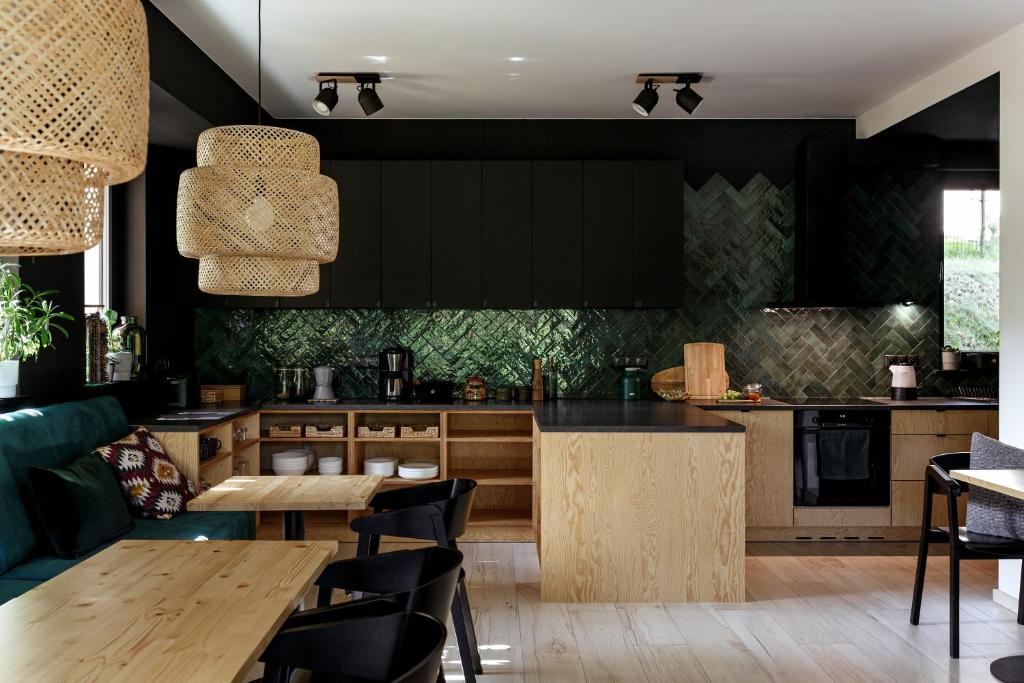 Posezení v ubytování DOM GÓRY LAS - ADULTS 11 plus - kameralnie, w rytmie slow, spokojna okolica w centrum Karpacza, bezpłatny parking, śniadania w cenie, ZAPYTAJ O PROMOCJĘ SYWESTROWĄ