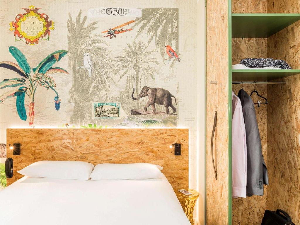 a bedroom with a bed and a mural of an elephant at ibis Styles Paris Boulogne Marcel Sembat in Boulogne-Billancourt